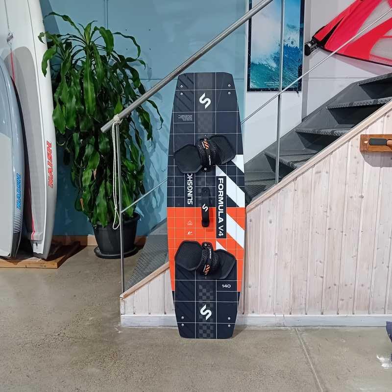 Formula V4 Planche de Kite 140cm Slingshot 2024 Occasion