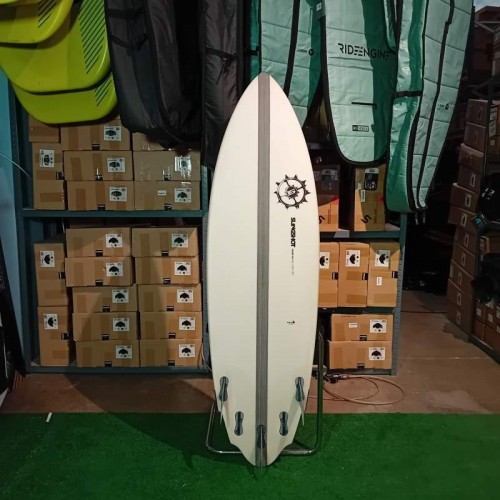 Tabla Surf Kite MIXER XR 5&#039;10&#039;&#039; Slingshot 2023 Segunda Mano
