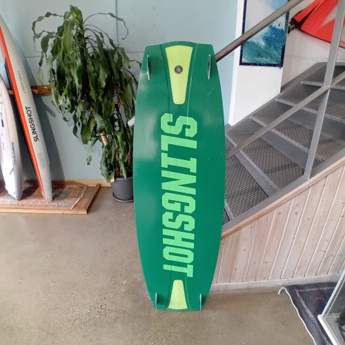 Planche Twintip 143 Misfit Slingshot Occasion